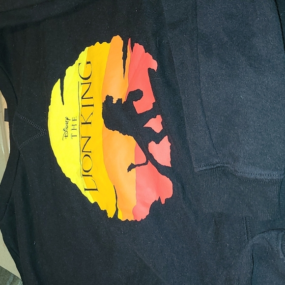 Lion king pullover and black denim shorts ♥ - Picture 2 of 8